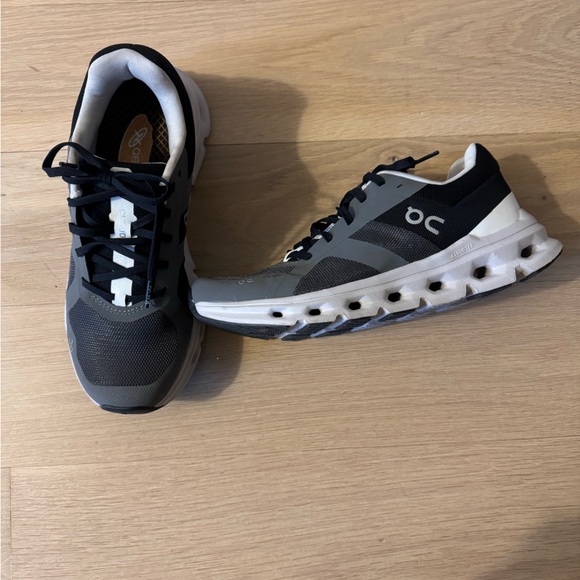 Cloudrunner eclipse sz 8 Wide with aertex insole - Picture 6 of 8